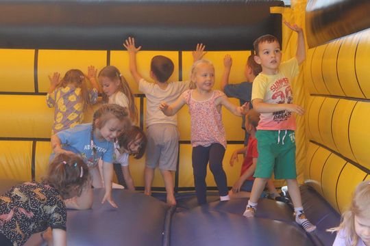 Chełm. Przedszkoliada - radosny dzień przedszkolaków przy hali Miejskiego Ośrodka Sportu i Rekreacji [GALERIA]