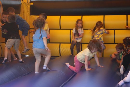 Chełm. Przedszkoliada - radosny dzień przedszkolaków przy hali Miejskiego Ośrodka Sportu i Rekreacji [GALERIA]