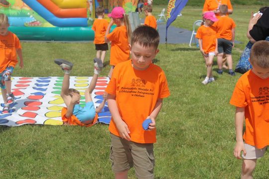 Chełm. Przedszkoliada - radosny dzień przedszkolaków przy hali Miejskiego Ośrodka Sportu i Rekreacji [GALERIA]