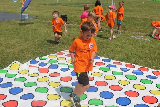 Chełm. Przedszkoliada - radosny dzień przedszkolaków przy hali Miejskiego Ośrodka Sportu i Rekreacji [GALERIA]