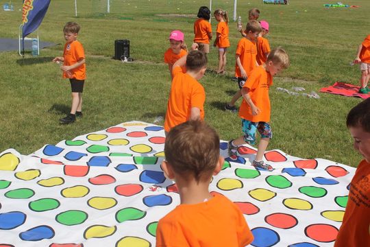 Chełm. Przedszkoliada - radosny dzień przedszkolaków przy hali Miejskiego Ośrodka Sportu i Rekreacji [GALERIA]