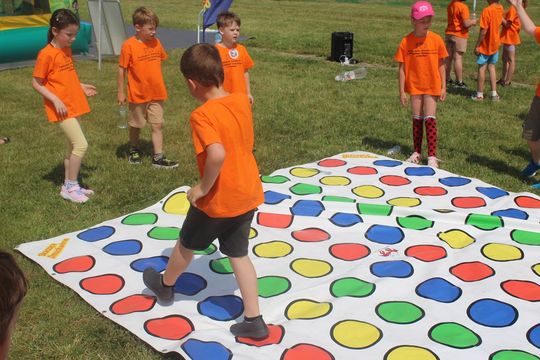 Chełm. Przedszkoliada - radosny dzień przedszkolaków przy hali Miejskiego Ośrodka Sportu i Rekreacji [GALERIA]