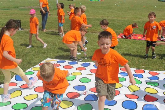 Chełm. Przedszkoliada - radosny dzień przedszkolaków przy hali Miejskiego Ośrodka Sportu i Rekreacji [GALERIA]