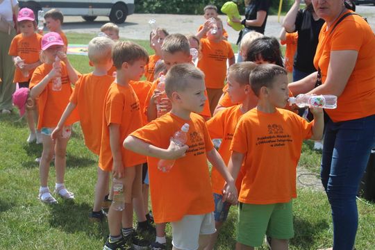 Chełm. Przedszkoliada - radosny dzień przedszkolaków przy hali Miejskiego Ośrodka Sportu i Rekreacji [GALERIA]