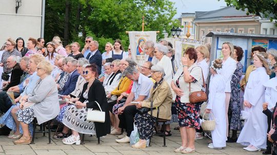 Chełm. Boże Ciało 2025 - uroczysta msza św. w kościele pw. Rozesłania Świętych Apostołów [GALERIA ZDJĘĆ]