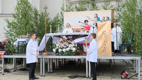 Chełm. Boże Ciało 2025 - uroczysta msza św. w kościele pw. Rozesłania Świętych Apostołów [GALERIA ZDJĘĆ]