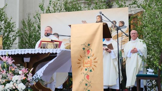 Chełm. Boże Ciało 2025 - uroczysta msza św. w kościele pw. Rozesłania Świętych Apostołów [GALERIA ZDJĘĆ]