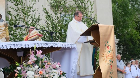 Chełm. Boże Ciało 2025 - uroczysta msza św. w kościele pw. Rozesłania Świętych Apostołów [GALERIA ZDJĘĆ]