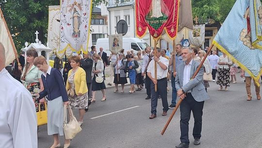 Chełm. Boże Ciało 2025 - uroczysta procesja w centrum miasta [GALERIA ZDJĘĆ]