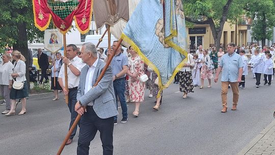 Chełm. Boże Ciało 2025 - uroczysta procesja w centrum miasta [GALERIA ZDJĘĆ]