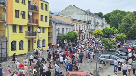 Chełm. Boże Ciało 2025 - uroczysta procesja w centrum miasta [GALERIA ZDJĘĆ]