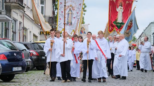 Chełm. Boże Ciało 2025 - uroczysta procesja w centrum miasta [GALERIA ZDJĘĆ]