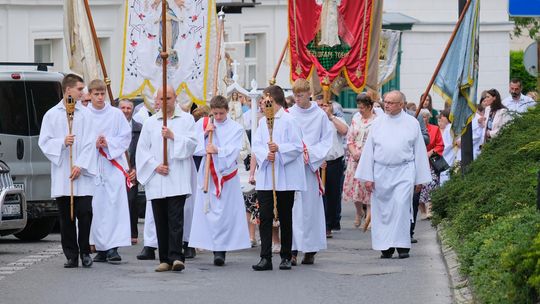 Chełm. Boże Ciało 2025 - uroczysta procesja w centrum miasta [GALERIA ZDJĘĆ]