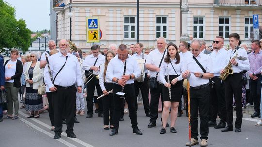 Chełm. Boże Ciało 2025 - uroczysta procesja w centrum miasta [GALERIA ZDJĘĆ]