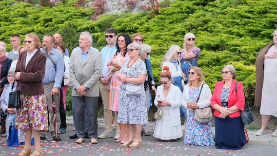 Chełm. Boże Ciało 2025 - uroczysta procesja w centrum miasta [GALERIA ZDJĘĆ]