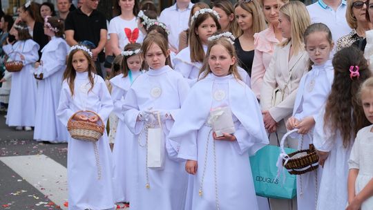 Chełm. Boże Ciało 2025 - uroczysta procesja w centrum miasta [GALERIA ZDJĘĆ]