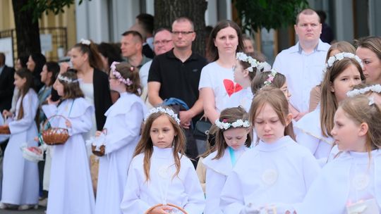 Chełm. Boże Ciało 2025 - uroczysta procesja w centrum miasta [GALERIA ZDJĘĆ]