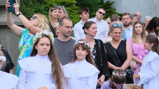 Chełm. Boże Ciało 2025 - uroczysta procesja w centrum miasta [GALERIA ZDJĘĆ]