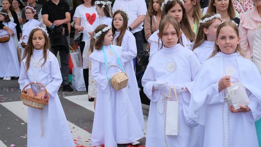 Chełm. Boże Ciało 2025 - uroczysta procesja w centrum miasta [GALERIA ZDJĘĆ]