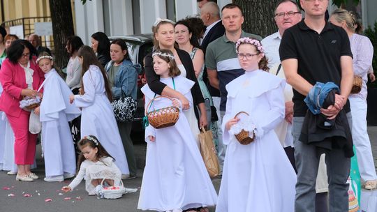 Chełm. Boże Ciało 2025 - uroczysta procesja w centrum miasta [GALERIA ZDJĘĆ]