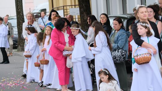 Chełm. Boże Ciało 2025 - uroczysta procesja w centrum miasta [GALERIA ZDJĘĆ]