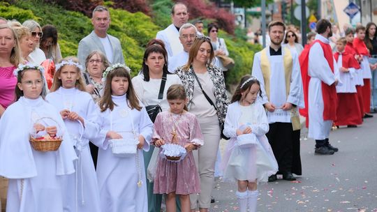Chełm. Boże Ciało 2025 - uroczysta procesja w centrum miasta [GALERIA ZDJĘĆ]