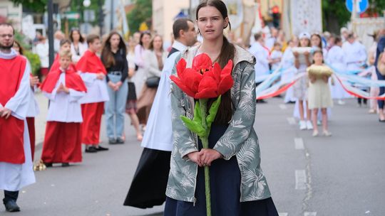 Chełm. Boże Ciało 2025 - uroczysta procesja w centrum miasta [GALERIA ZDJĘĆ]