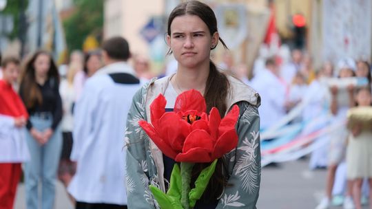 Chełm. Boże Ciało 2025 - uroczysta procesja w centrum miasta [GALERIA ZDJĘĆ]