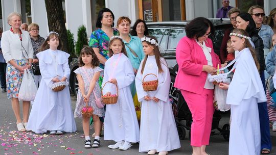 Chełm. Boże Ciało 2025 - uroczysta procesja w centrum miasta [GALERIA ZDJĘĆ]