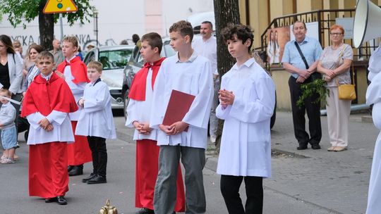 Chełm. Boże Ciało 2025 - uroczysta procesja w centrum miasta [GALERIA ZDJĘĆ]