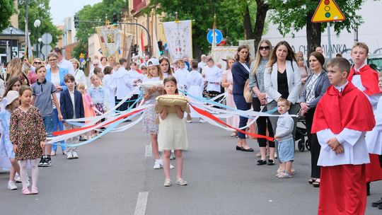 Chełm. Boże Ciało 2025 - uroczysta procesja w centrum miasta [GALERIA ZDJĘĆ]