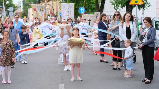Chełm. Boże Ciało 2025 - uroczysta procesja w centrum miasta [GALERIA ZDJĘĆ]