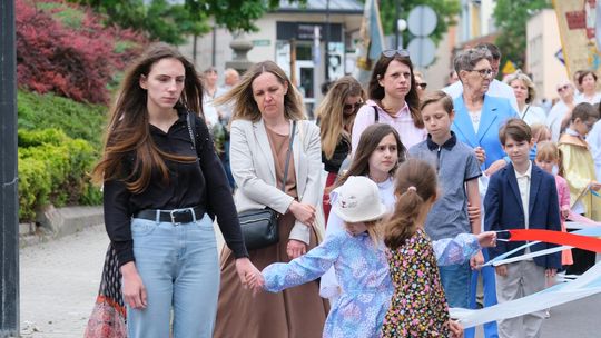 Chełm. Boże Ciało 2025 - uroczysta procesja w centrum miasta [GALERIA ZDJĘĆ]