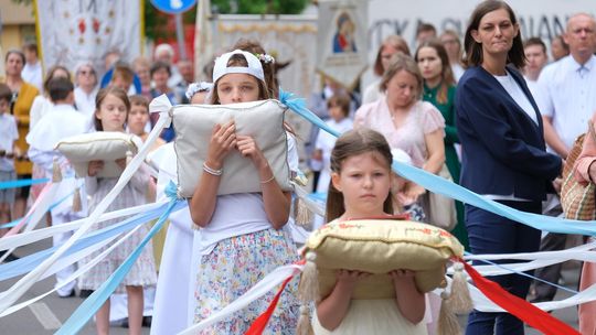 Chełm. Boże Ciało 2025 - uroczysta procesja w centrum miasta [GALERIA ZDJĘĆ]