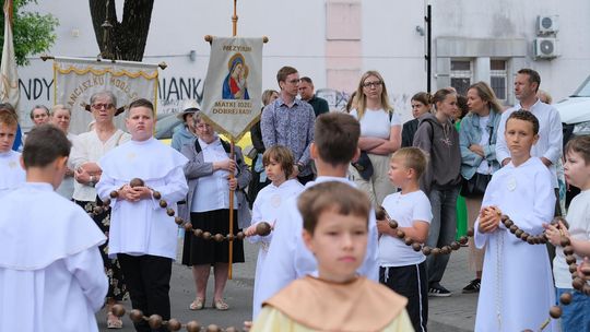 Chełm. Boże Ciało 2025 - uroczysta procesja w centrum miasta [GALERIA ZDJĘĆ]