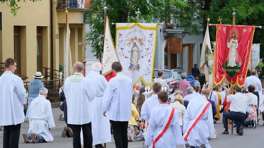 Chełm. Boże Ciało 2025 - uroczysta procesja w centrum miasta [GALERIA ZDJĘĆ]