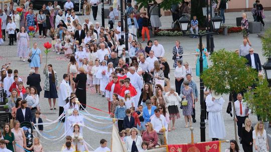 Chełm. Boże Ciało 2025 - uroczysta procesja w centrum miasta [GALERIA ZDJĘĆ]