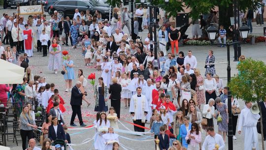 Chełm. Boże Ciało 2025 - uroczysta procesja w centrum miasta [GALERIA ZDJĘĆ]