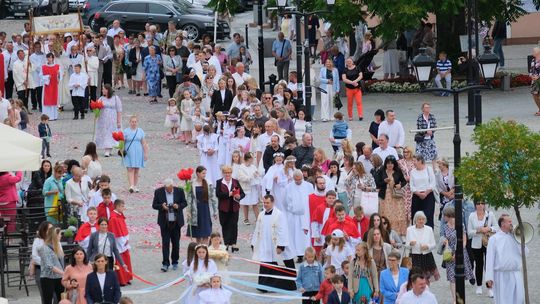 Chełm. Boże Ciało 2025 - uroczysta procesja w centrum miasta [GALERIA ZDJĘĆ]
