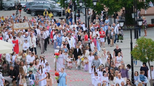 Chełm. Boże Ciało 2025 - uroczysta procesja w centrum miasta [GALERIA ZDJĘĆ]