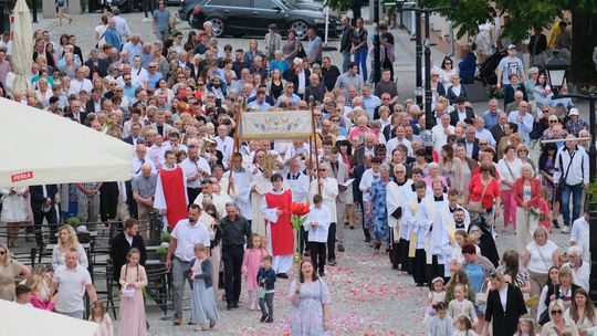 Chełm. Boże Ciało 2025 - uroczysta procesja w centrum miasta [GALERIA ZDJĘĆ]