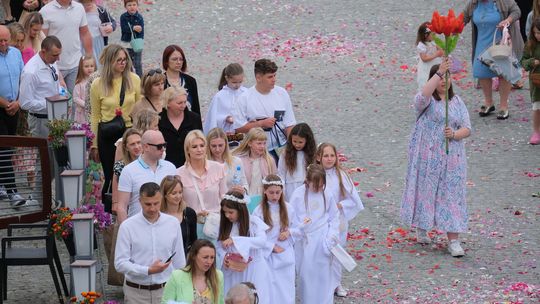 Chełm. Boże Ciało 2025 - uroczysta procesja w centrum miasta [GALERIA ZDJĘĆ]