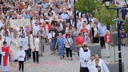 Chełm. Boże Ciało 2025 - uroczysta procesja w centrum miasta [GALERIA ZDJĘĆ]