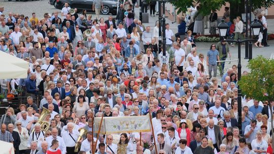 Chełm. Boże Ciało 2025 - uroczysta procesja w centrum miasta [GALERIA ZDJĘĆ]