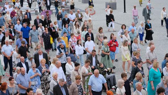 Chełm. Boże Ciało 2025 - uroczysta procesja w centrum miasta [GALERIA ZDJĘĆ]
