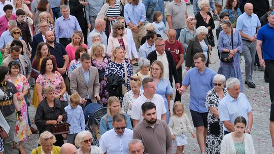 Chełm. Boże Ciało 2025 - uroczysta procesja w centrum miasta [GALERIA ZDJĘĆ]
