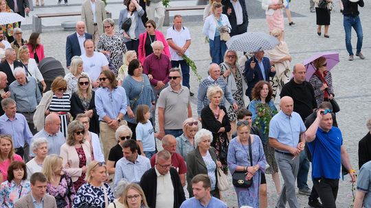 Chełm. Boże Ciało 2025 - uroczysta procesja w centrum miasta [GALERIA ZDJĘĆ]