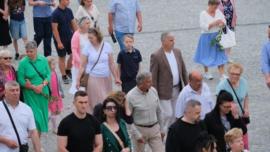 Chełm. Boże Ciało 2025 - uroczysta procesja w centrum miasta [GALERIA ZDJĘĆ]