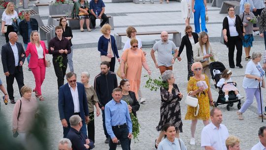 Chełm. Boże Ciało 2025 - uroczysta procesja w centrum miasta [GALERIA ZDJĘĆ]