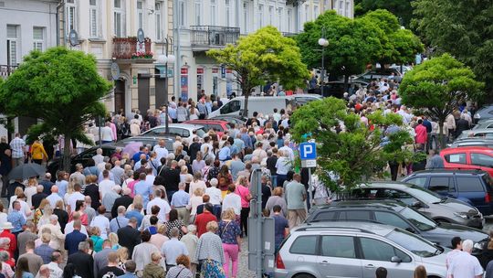 Chełm. Boże Ciało 2025 - uroczysta procesja w centrum miasta [GALERIA ZDJĘĆ]
